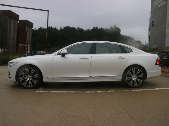볼보 S90. 이상현 기자
